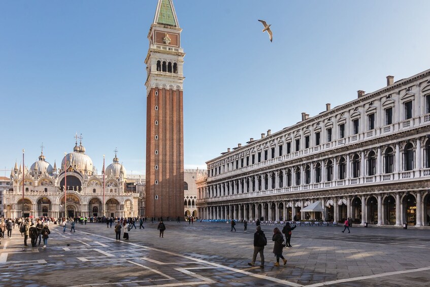 Combo Tour: Walking Tour of Venice & Gondola Ride