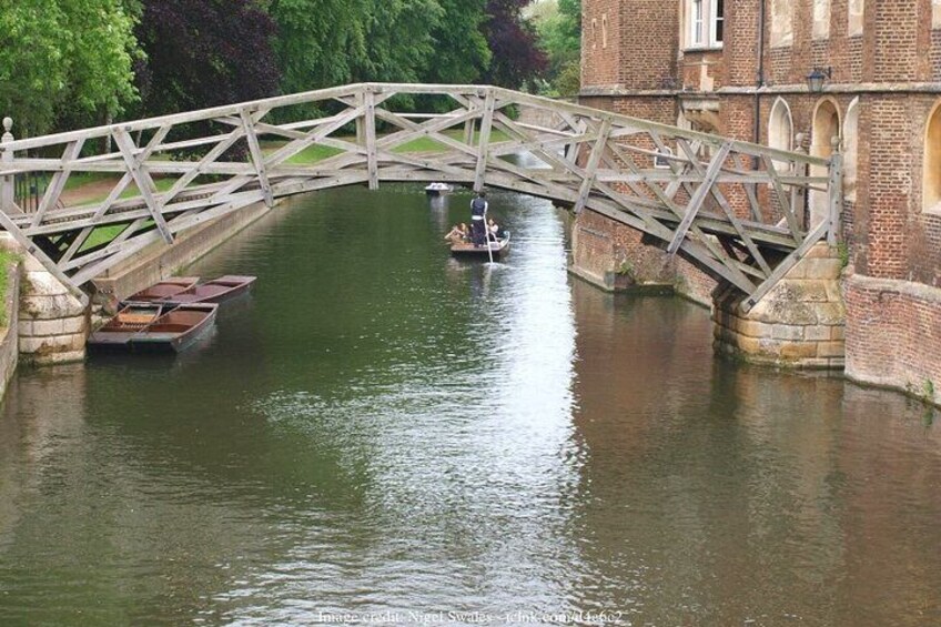 Private Walking Tour of Cambridge with tickets & a pub drink