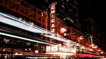 Chicago Day Trip from New York by Air with Hop-On Hop-Off