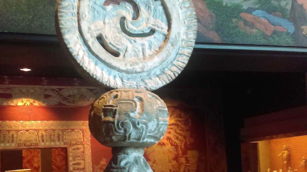 Carregar foto 5 de 9. circular carved stone sculpture in anthropology museum in Mexico City
