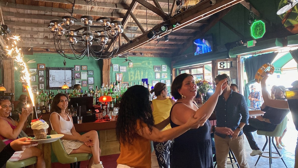 Miami: Little Havana and Wynwood Bus Tour with Guided Walks