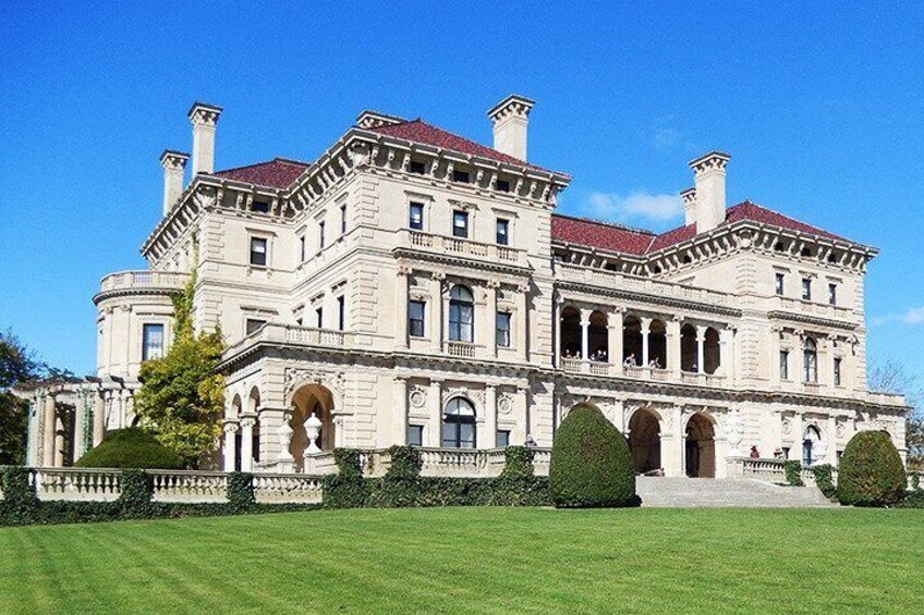90-minute Newport Open Air Trolley Tour