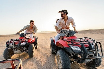 Safari en quad con cena y espectáculo en Sharm