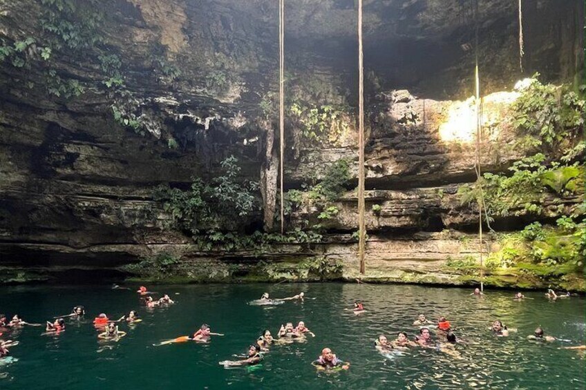 An hour to cool off in this large cenote 