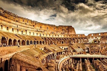 3 Hours Skip the Line: Colosseum and Roman Forum Tour