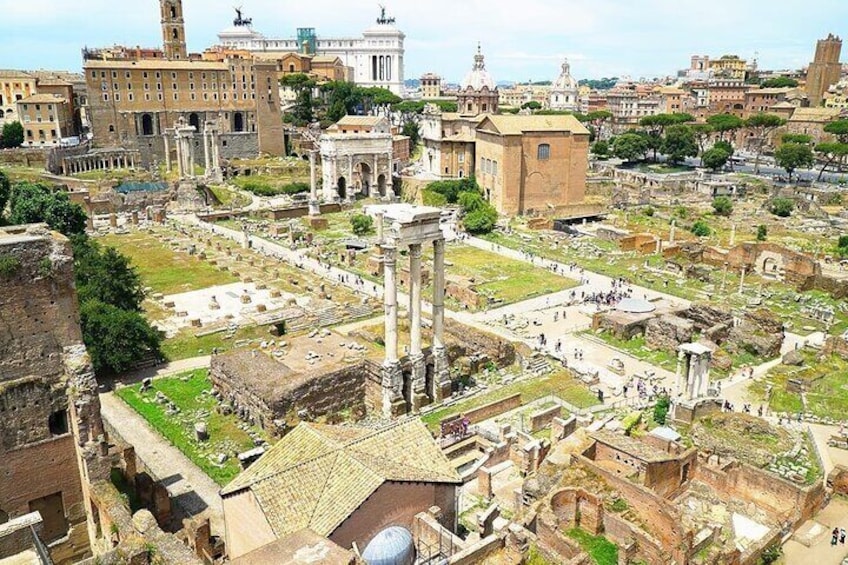 Skip-The-Line Guided Colosseum Tour with Access to Roman Forum and Palatine Hill