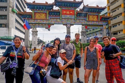 Manila City Tour: Intramuros by Bike & Food Tasting in Chinatown