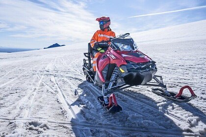 Snowmobiling and Golden Circle Full-Day Tour 6 people Max