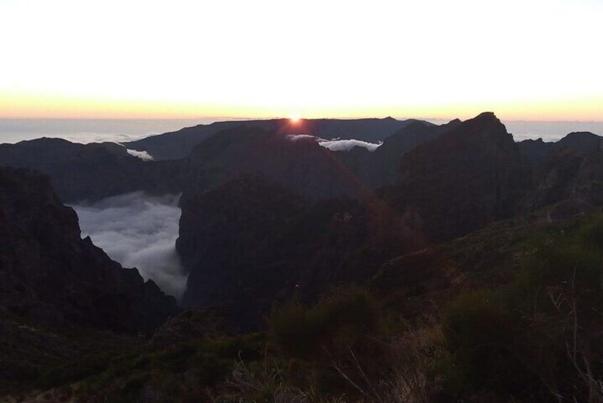 Sunset Guided Tour to Pico do Arieiro with Drinks and Food