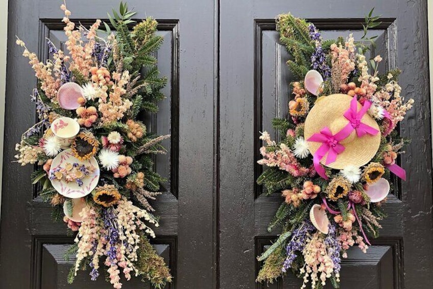 Colonial Williamsburg sister wreaths with bonnets, shells and flowers