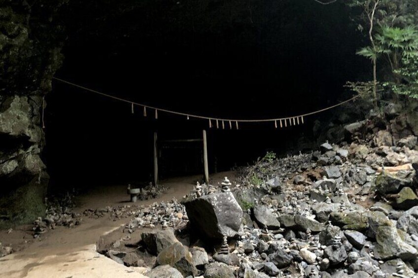 Ama-no- Yasugawa
You can take a pleasant walk along the Takachiho Valley before coming to this shrine. You should definitely go!!