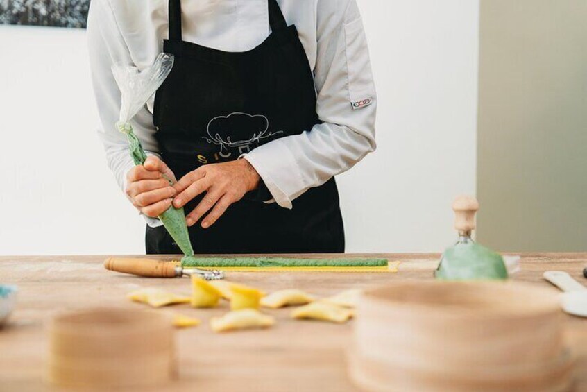 Tart and cookies cooking class, for children from 6 to 11 year