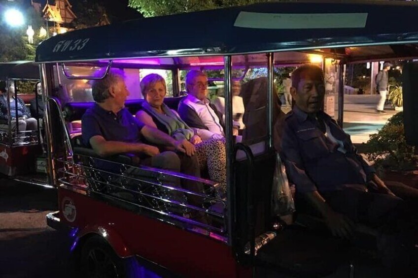 Half-Day Private Night Tour by Tuk Tuk in Chiang Mai City 