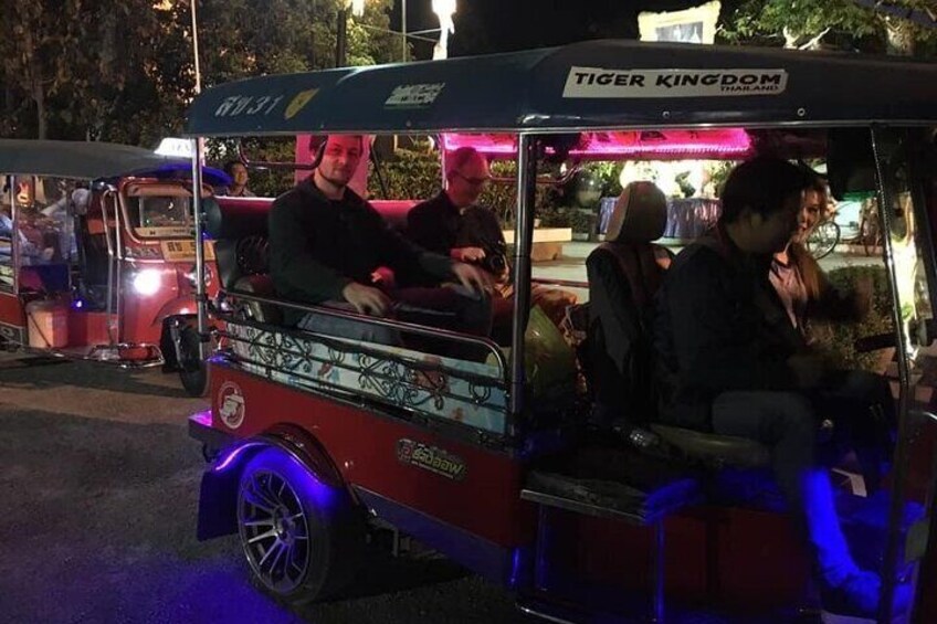 Half-Day Private Night Tour by Tuk Tuk in Chiang Mai City 