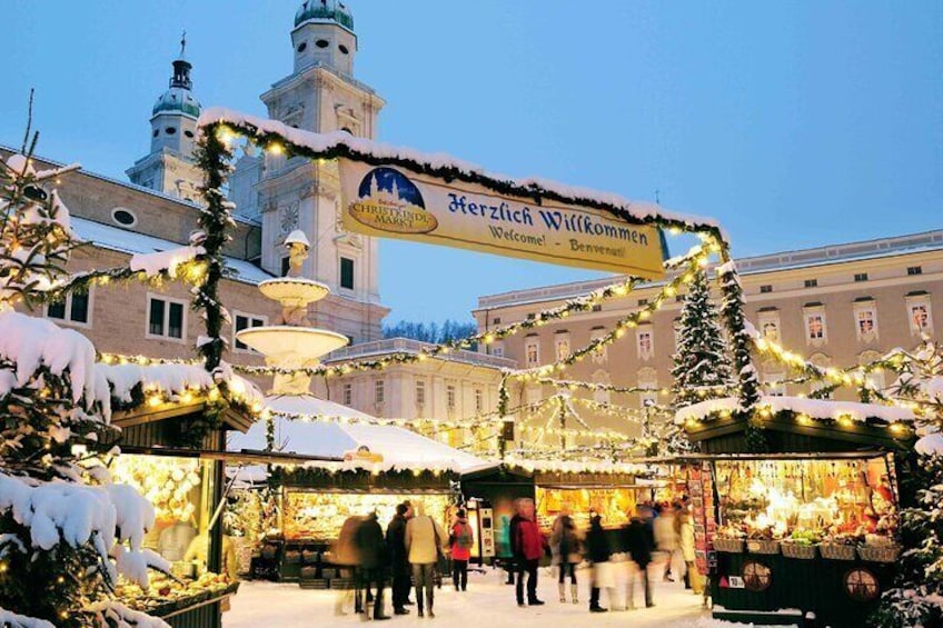 Private Christmas Time Tour from Vienna, Hallstatt and Salsburg Market