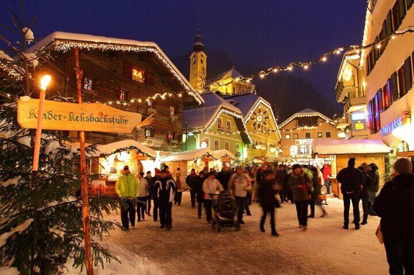 Private Christmas Time Tour from Vienna, Hallstatt and Salsburg Market