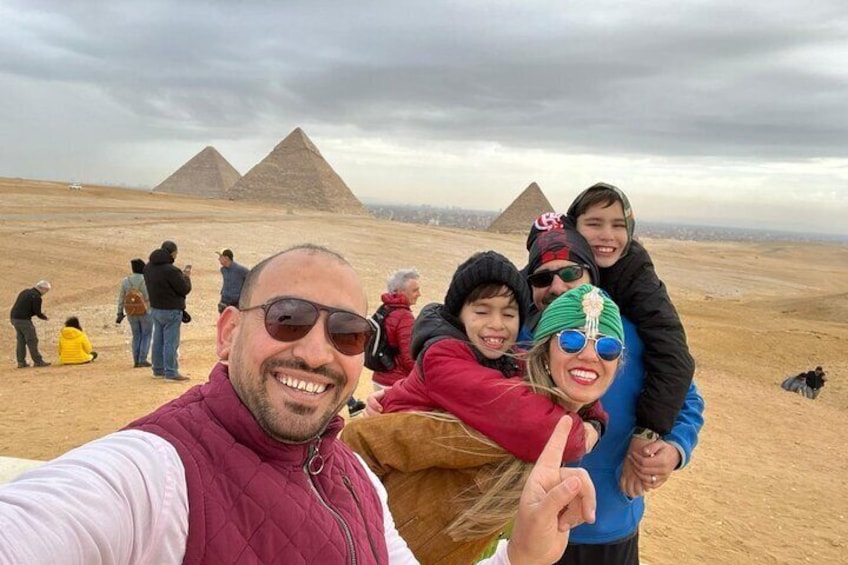 it was a very lovely moment from the major complex the pyramids of Giza .