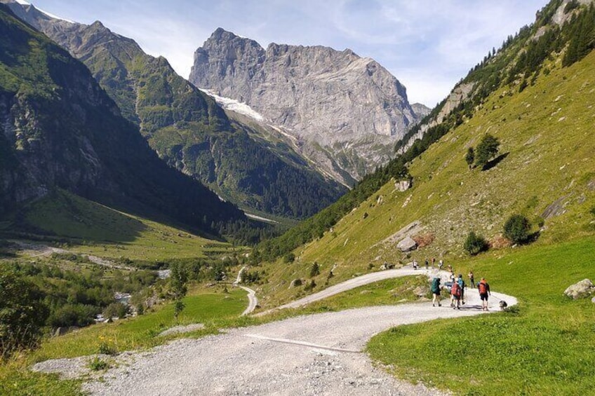 Winding path around Staffel
