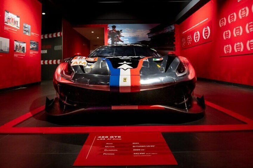 Panoramic tour of the Fiorano track with entrance to the Ferrari Museum