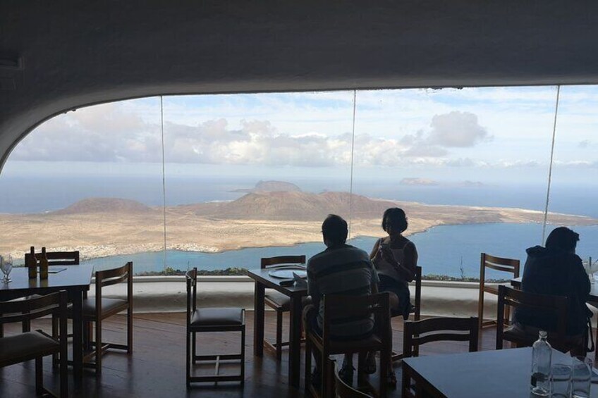 Tour of Jameos del Agua, Cueva de los Verdes and Mirador del Río