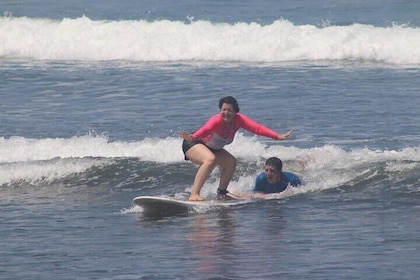 2-Hour Private Surf Lesson with Instructor in Jacó Beach