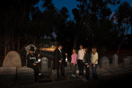 Visita Embrujada de San Diego: Fantasmas y lápidas