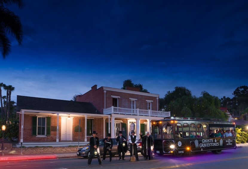 San Diego Haunted Tour: Ghosts & Gravestones
