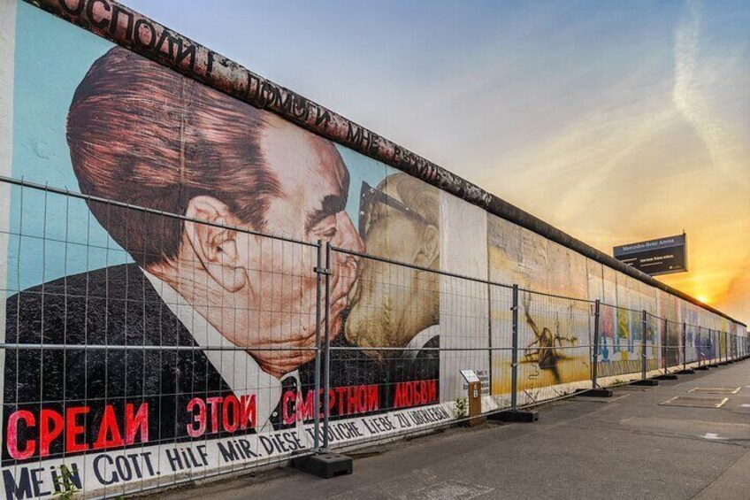 Private Bike Tour of the Berlin Wall and Cold War with an Expert