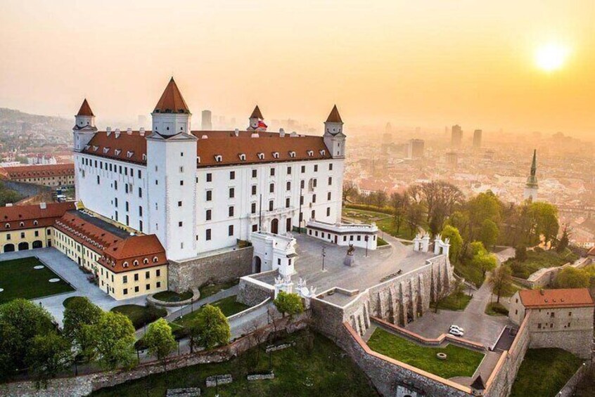 3 Capitals In One Day: Vienna, Bratislava, Budapest - Guided Private Tour