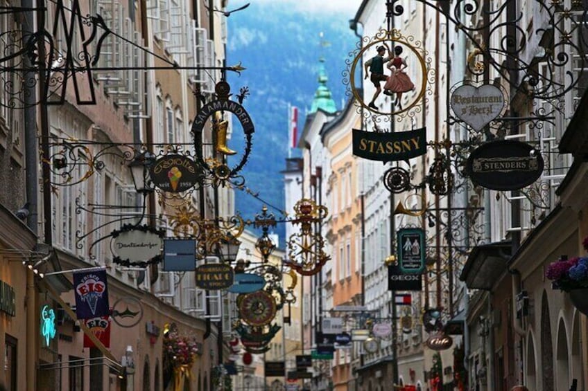 Private Perfect One Day Guided Tour from Vienna to Hallstatt and Salzburg