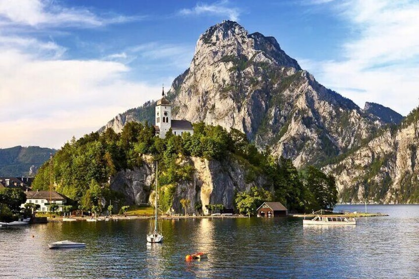 Private Perfect One Day Guided Tour from Vienna to Hallstatt and Salzburg