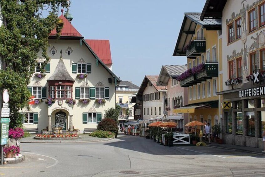 Private Perfect One Day Guided Tour from Vienna to Hallstatt and Salzburg