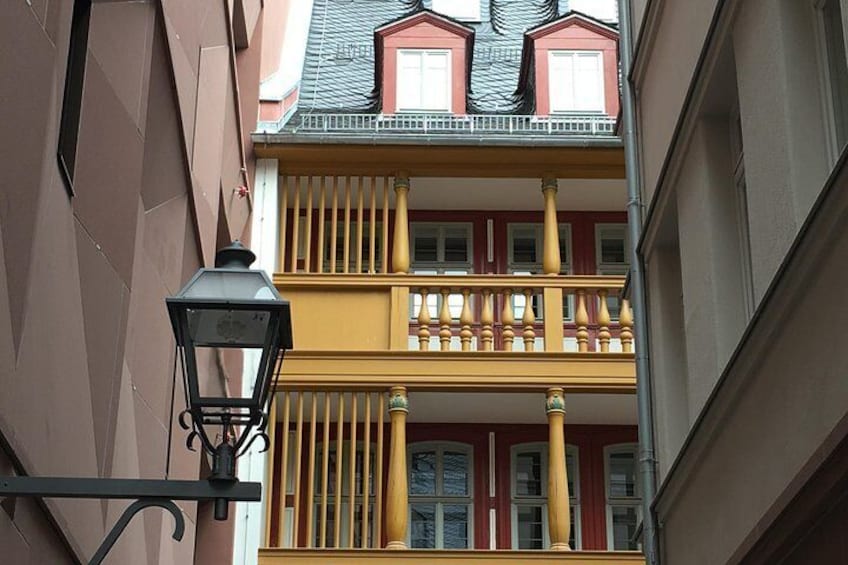 View of an inner courtyard in the new old town ©#visitfrankfurt, Petra Winter