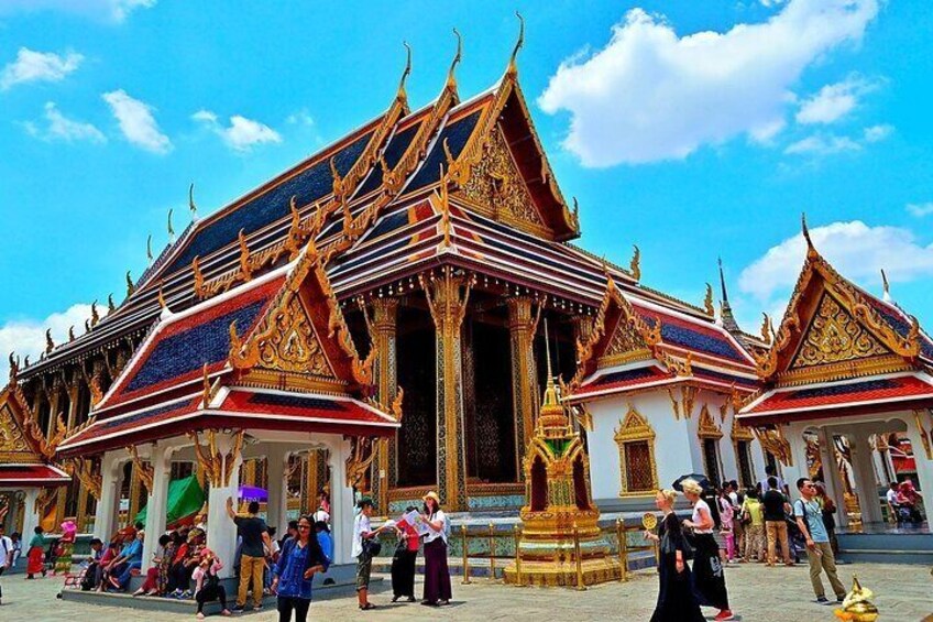 Grand Palace & Temples of Bangkok with experienced guide