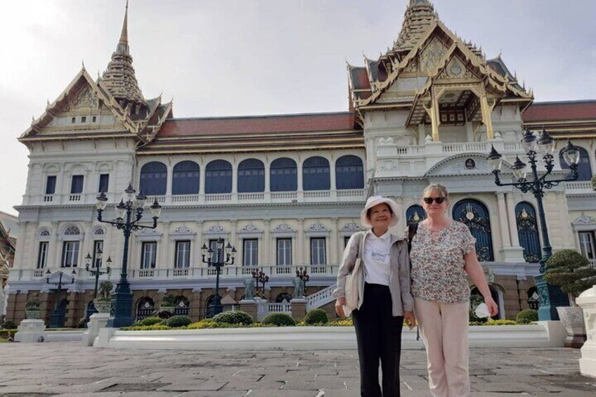 Grand Palace & Temples of Bangkok with experienced guide