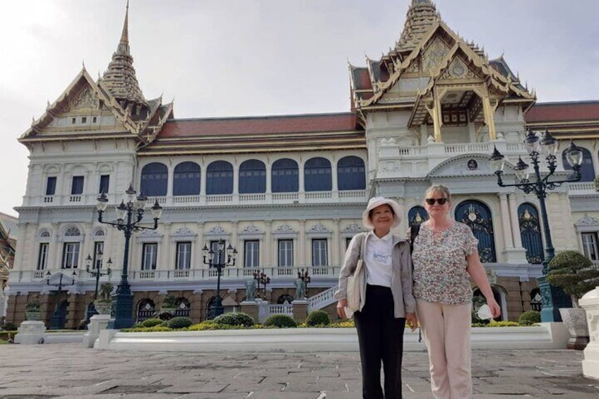 Grand Palace & Temples of Bangkok with experienced guide