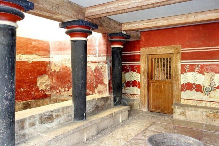 Private Guided Tour Visiting Knossos Palace, Archeological Museum
