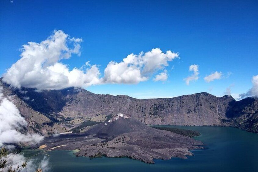3 Days trekking - Sembalun Hot Springs Reward to Crater Rim and Lake