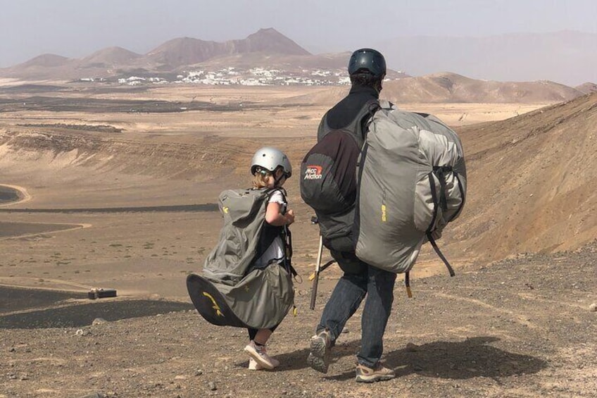 Two-seater paraglider with a girl on the Knife