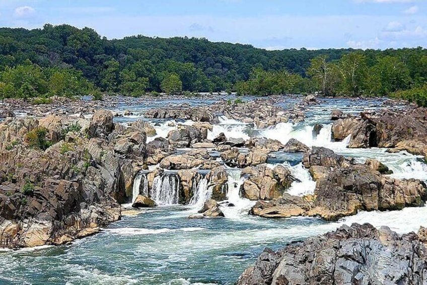 Self-guided Waterfall Hiking Tour through Great Falls National Park