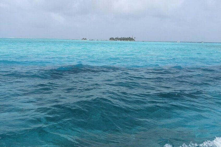 Johnny Cay in the background, San Andres