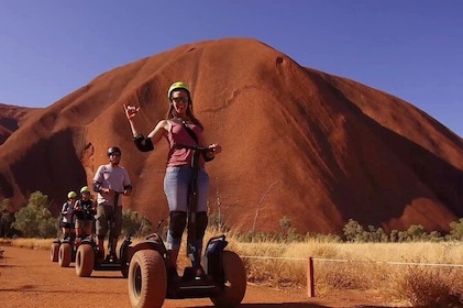 Segway zur VOLLSTÄNDIGEN Basis des Uluru