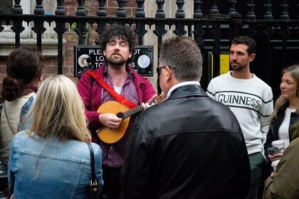 Recorrido a pie por la música tradicional irlandesa de Dublín con actuacion...