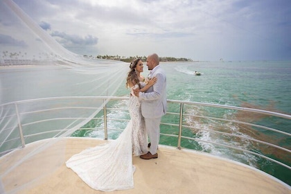 Celebrate your Wedding in Punta Cana on a Private Boat