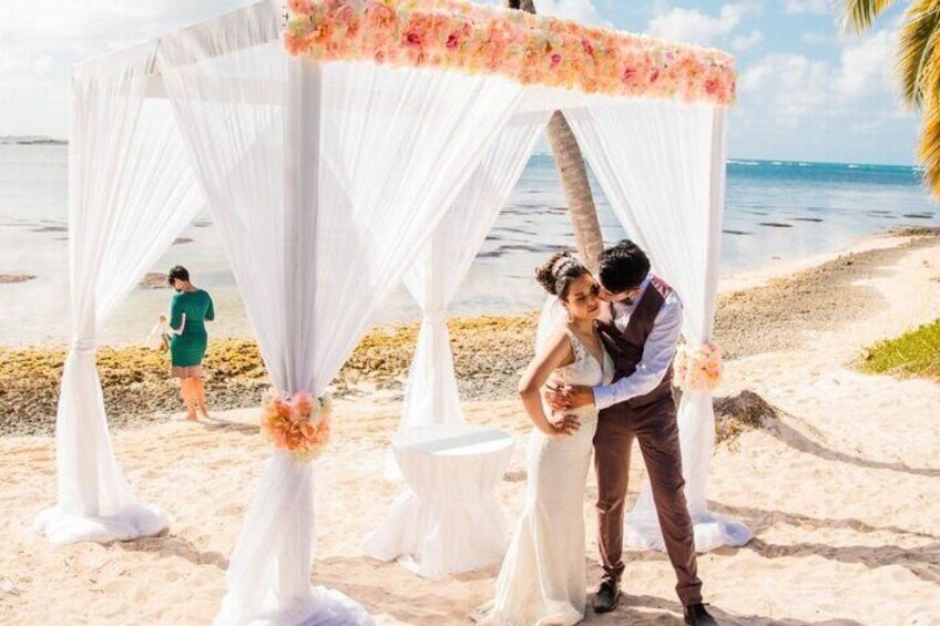 Celebrate your Wedding in Punta Cana on a Private Boat