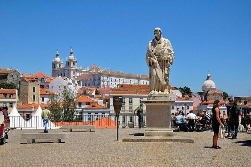 4-Hours Private Tuk Tuk Tour Discovering Lisbon