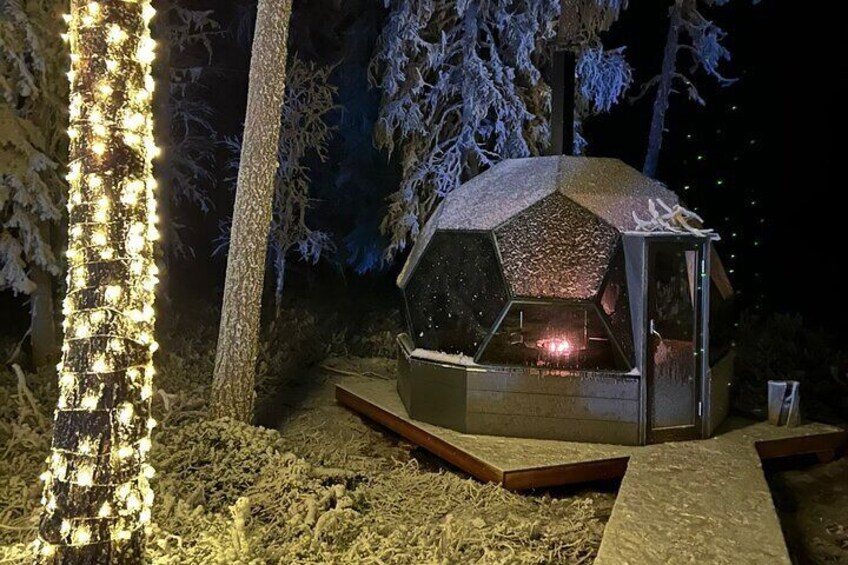 Glass Igloo Campfire Dinner under Northern Lights 