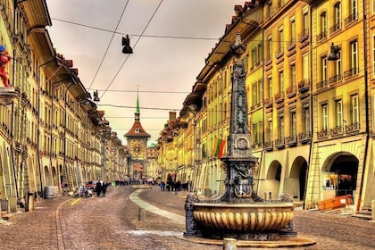Búsqueda del tesoro en Berna y visita autoguiada a los mejores lugares de i...