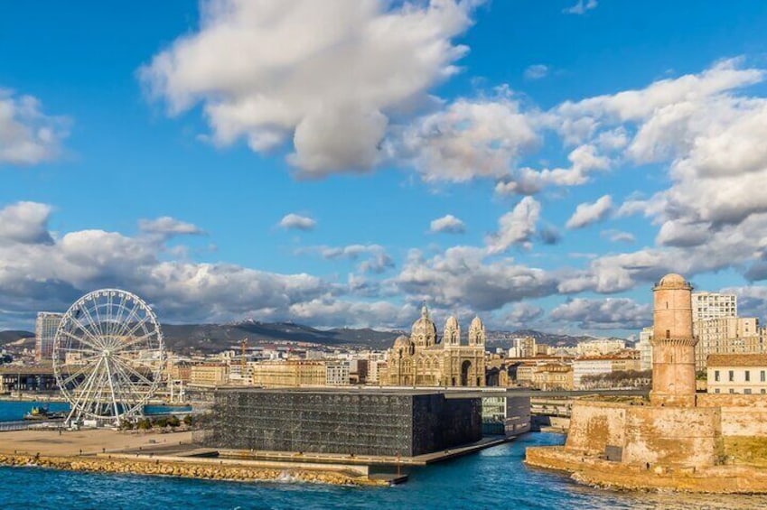 Marseille Scavenger Hunt and Self-Guided Walking Tour