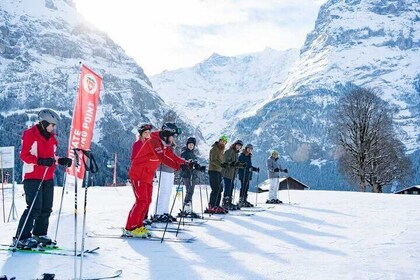 Clase de esquí o snowboard para principiantes en Grindelwald desde Interlak...